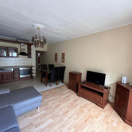 Moonlight Appartement Győr Buitenkant foto