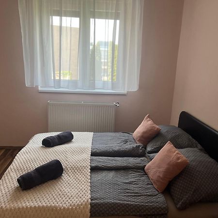 Moonlight Appartement Győr Buitenkant foto