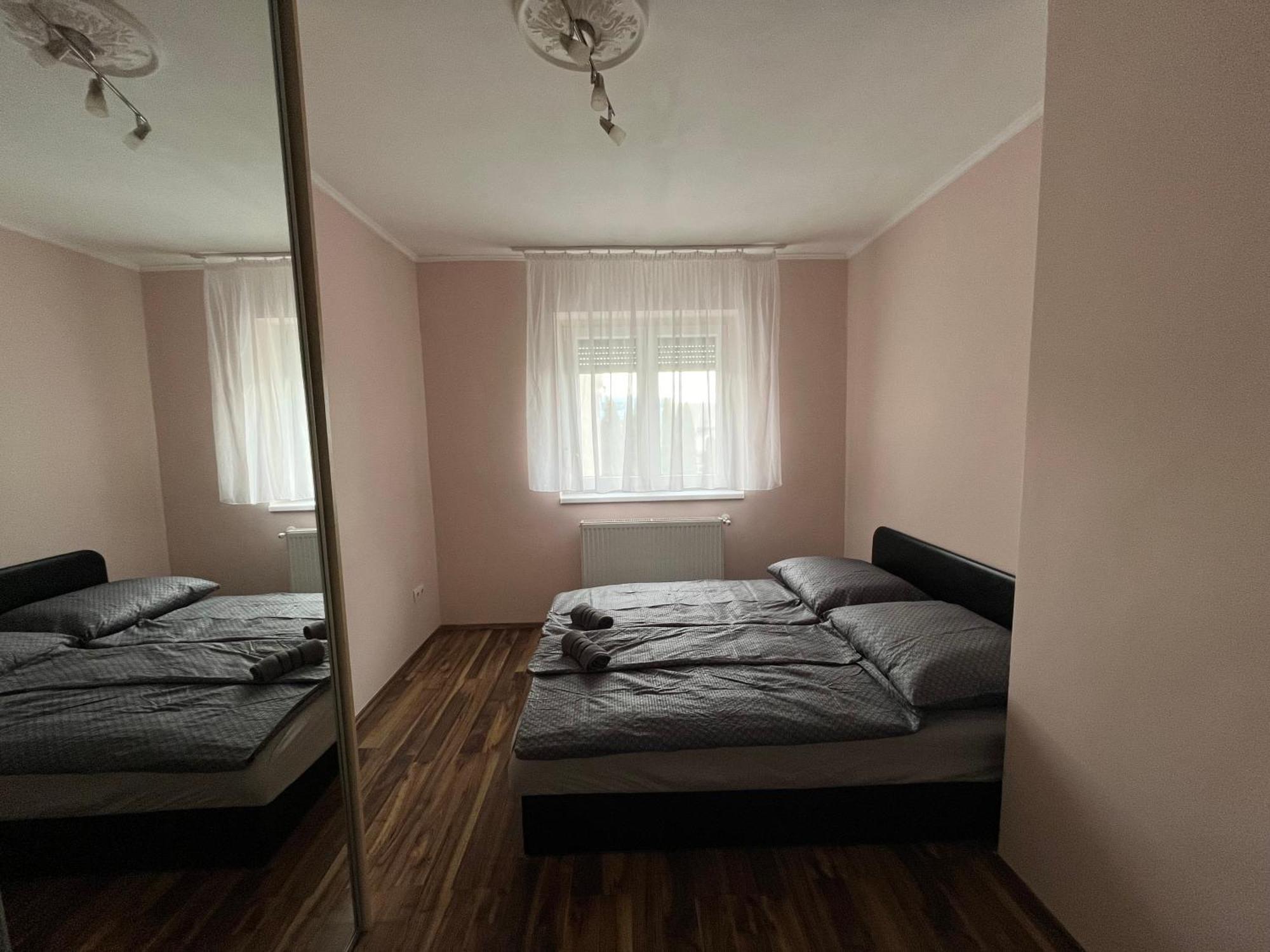 Moonlight Appartement Győr Buitenkant foto