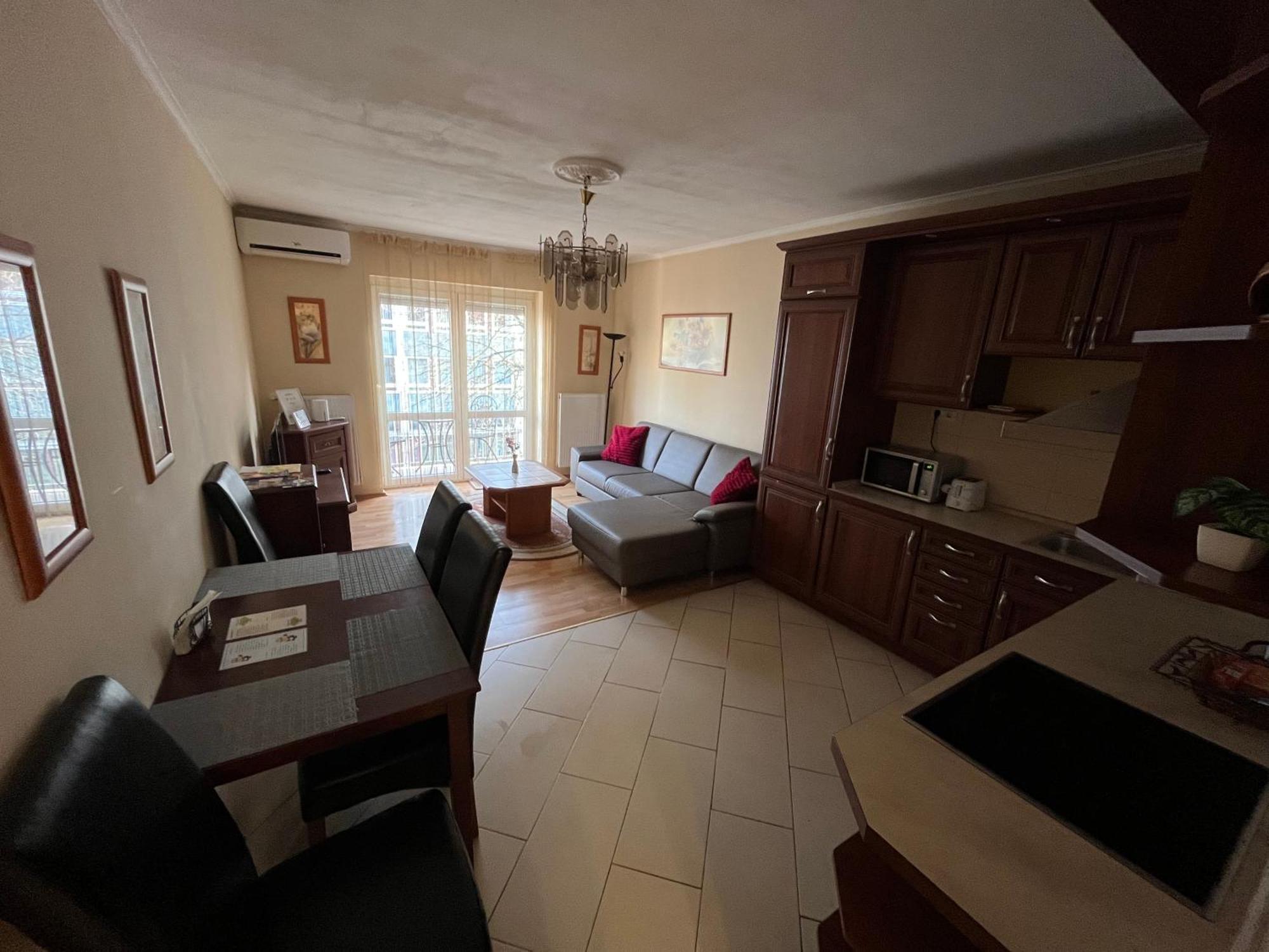 Moonlight Appartement Győr Buitenkant foto